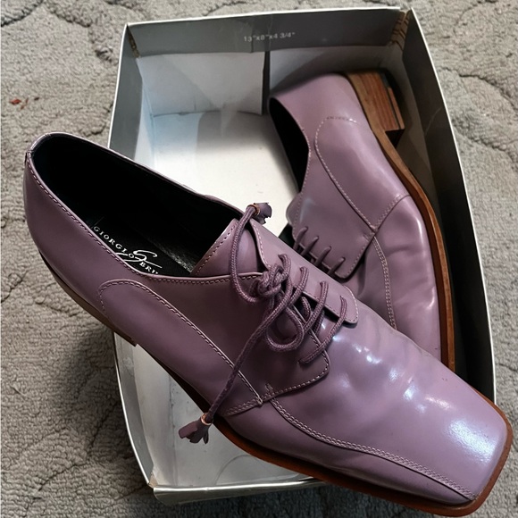 Lavender brand new men’s shoe size 10 made by Giorgio Brutini.
